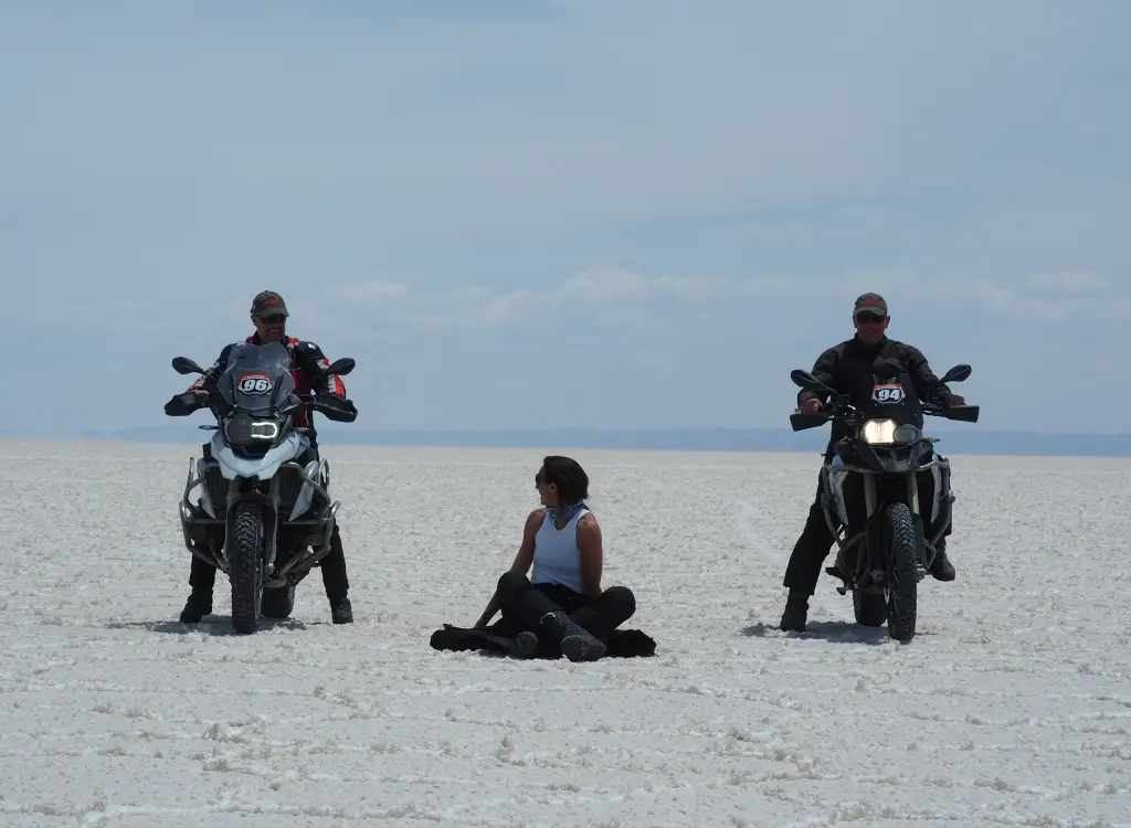 riding-uyuni-salt-flats