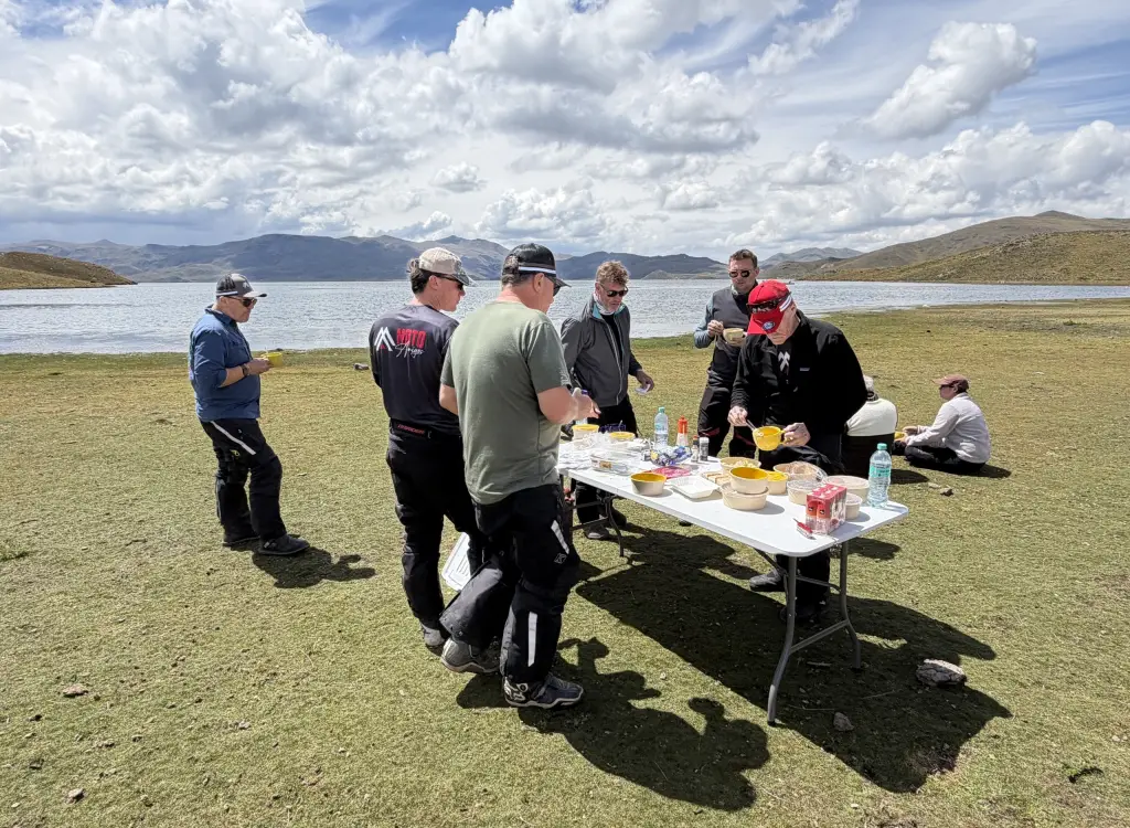 lake-lunch-puno-peru