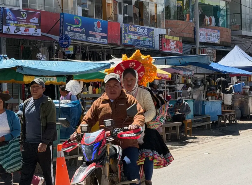 Peru ladies hats