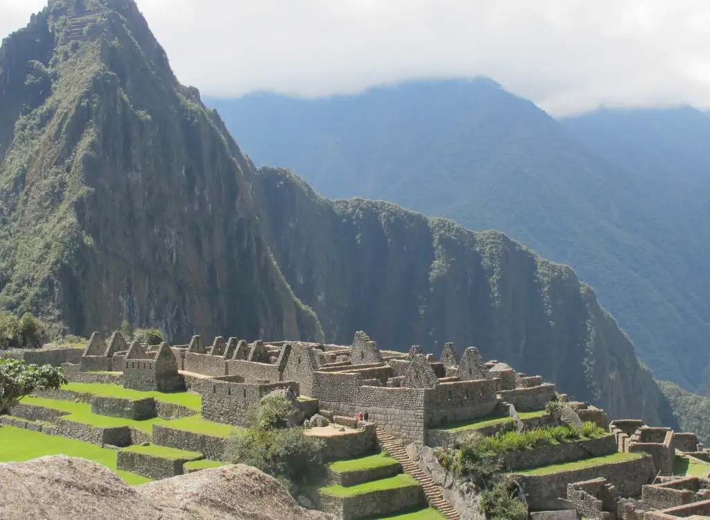 machu-picchu-cusco-peru-motoamigos