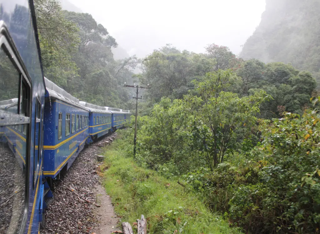 train-machu-picchu-motorcycle-tour
