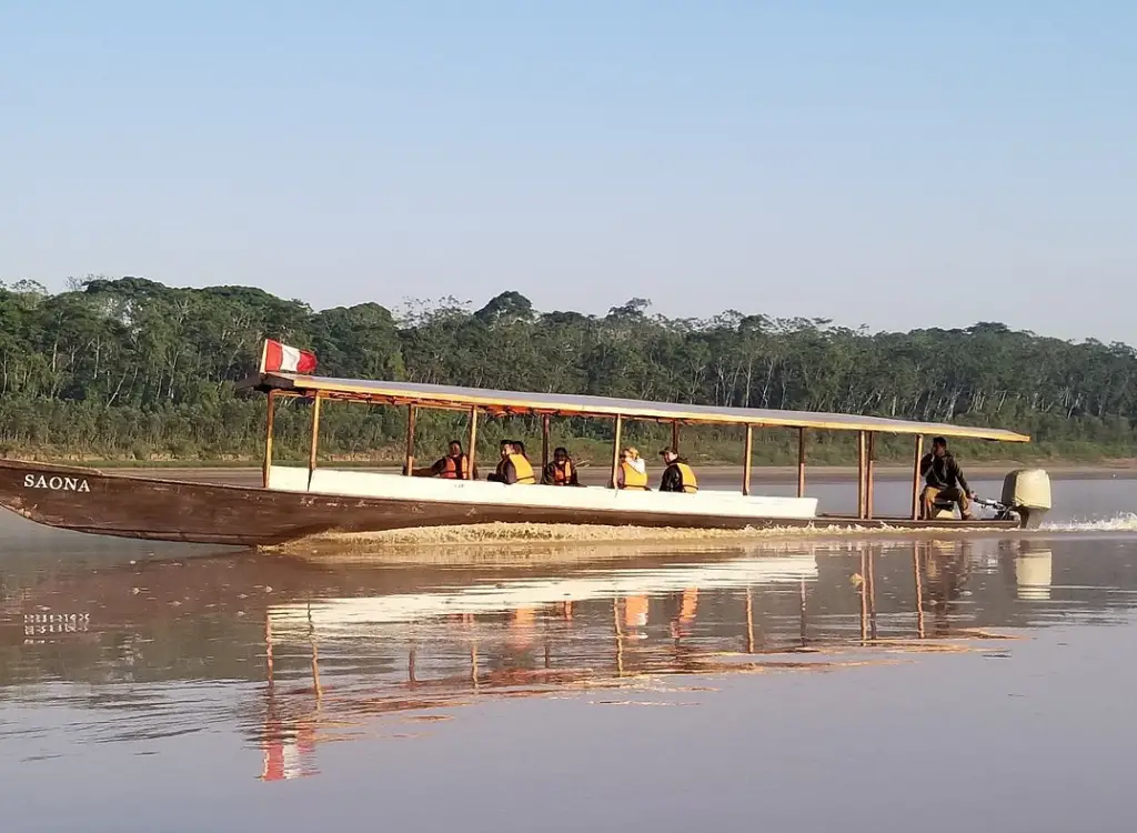 motorized-canoe-madre-de-dios-peru