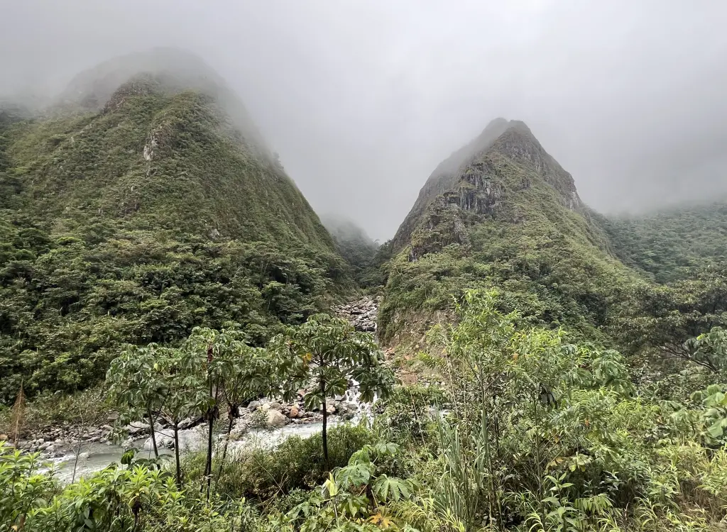 lowlands-peru-motorcycling-motoamigos