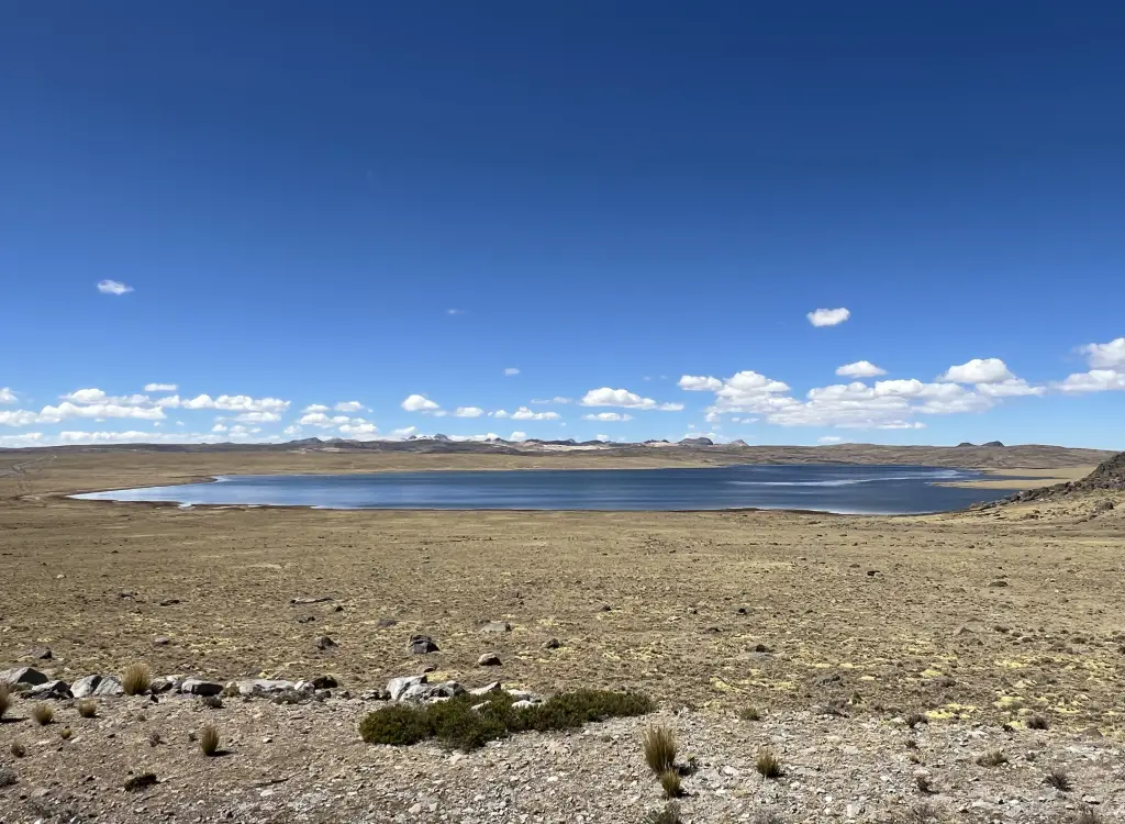 peru-mountain-lakes-motoamigos