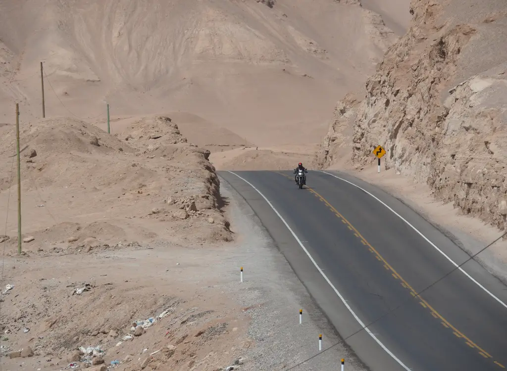 sand-dunes-atacama-desert-peru-motoamigos
