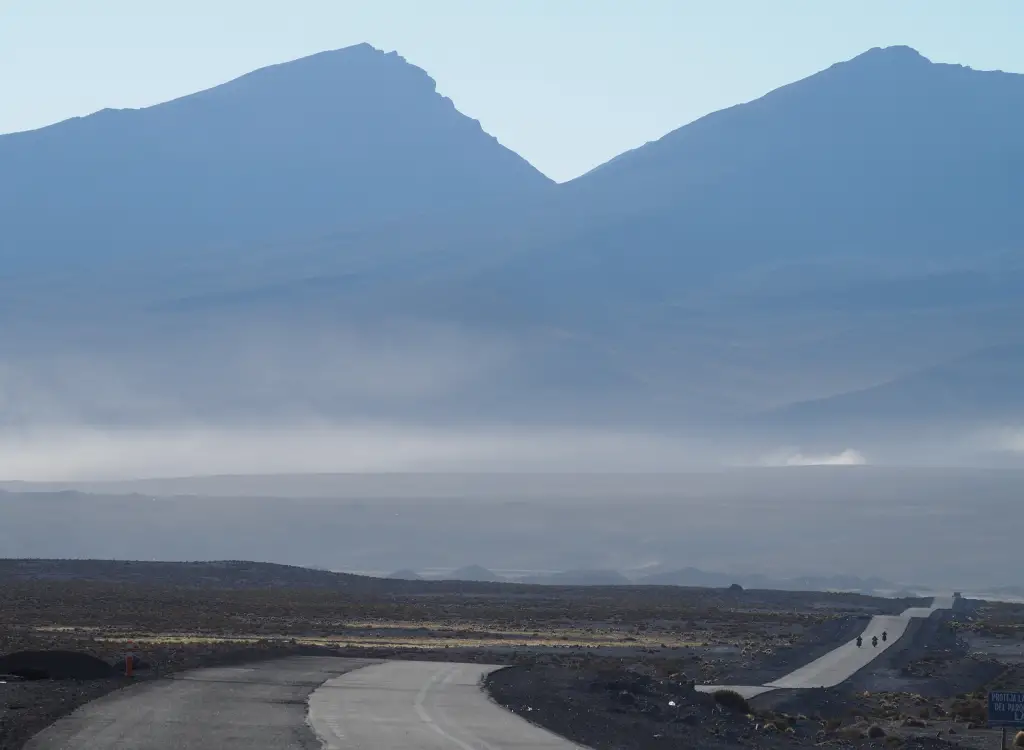 roads-mountains-peru-motoamigos