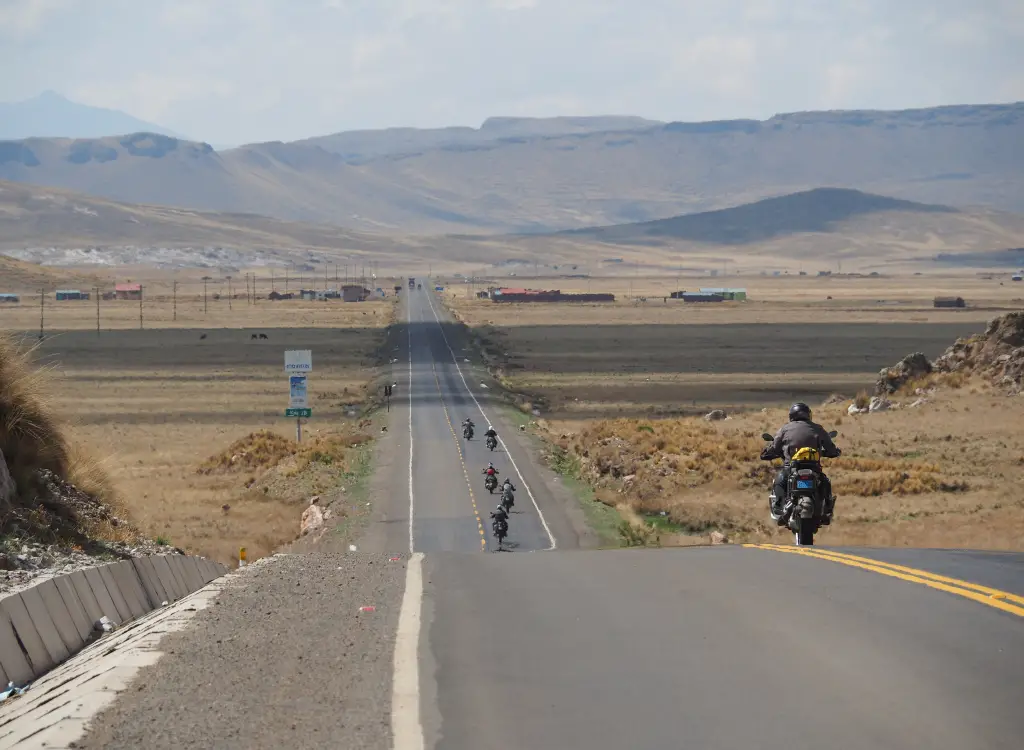 spectacular-scenery-peru-motorcycling