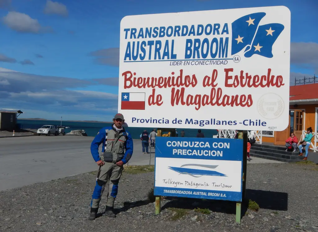 ferry-magellanes-strait-cerro-sombrero-chile-motoamigos