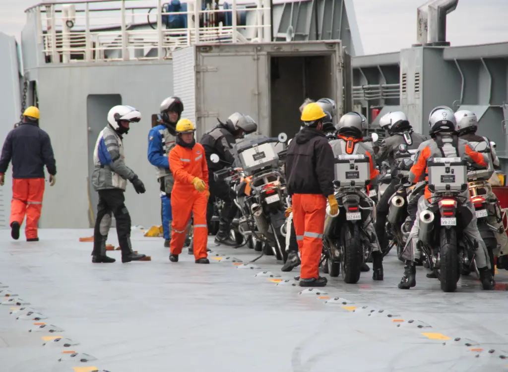 magallanes-ferry-terra-del-fuego-motorcycle