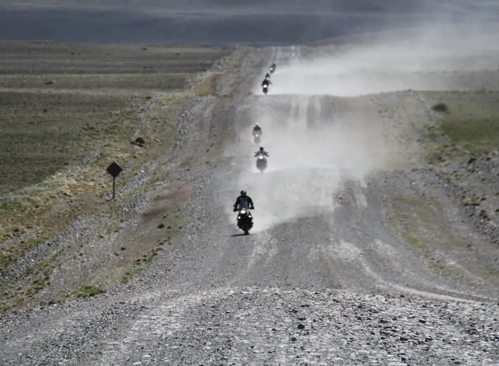 gravel-dirt-roads-patagonia-motorycling-adventure
