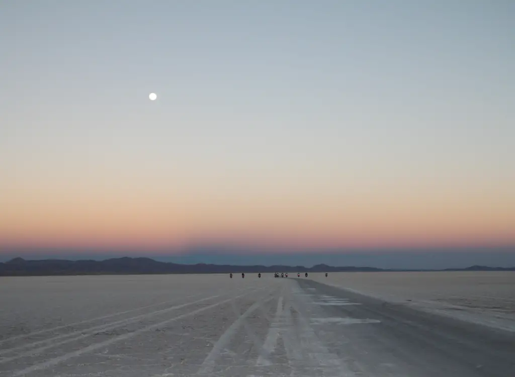 sunset-uyuni-salt-flats-bolivia