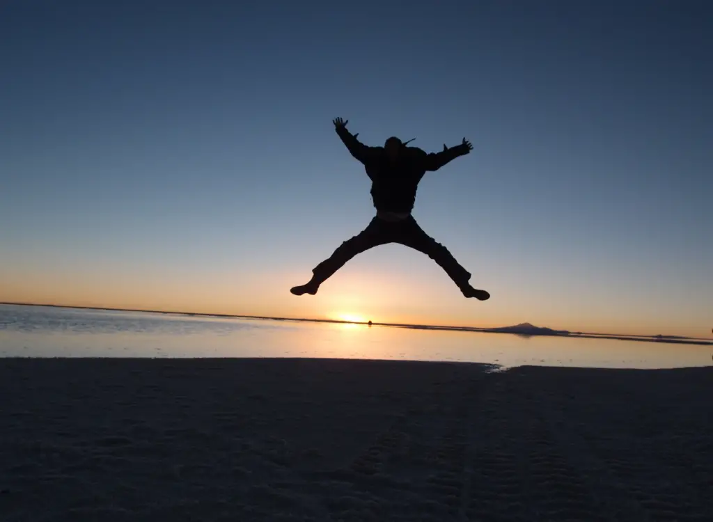 sunset-motorcycles-uyuni-bolivia