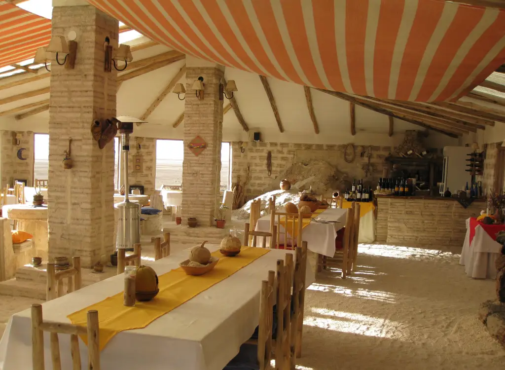 motorcycle-friendly-hotel-uyuni-salta-flats